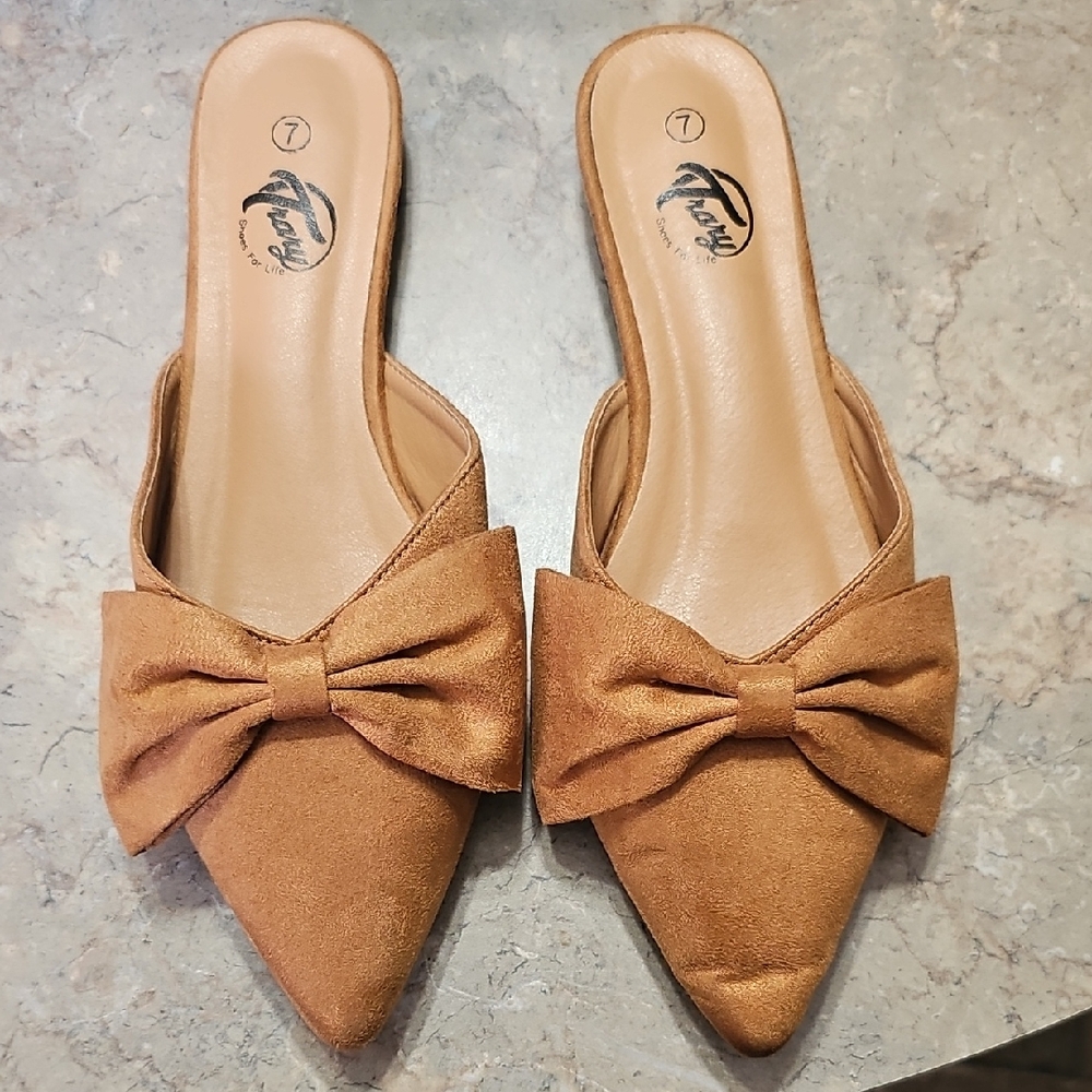 Trary Brown Bow Mules Size 7